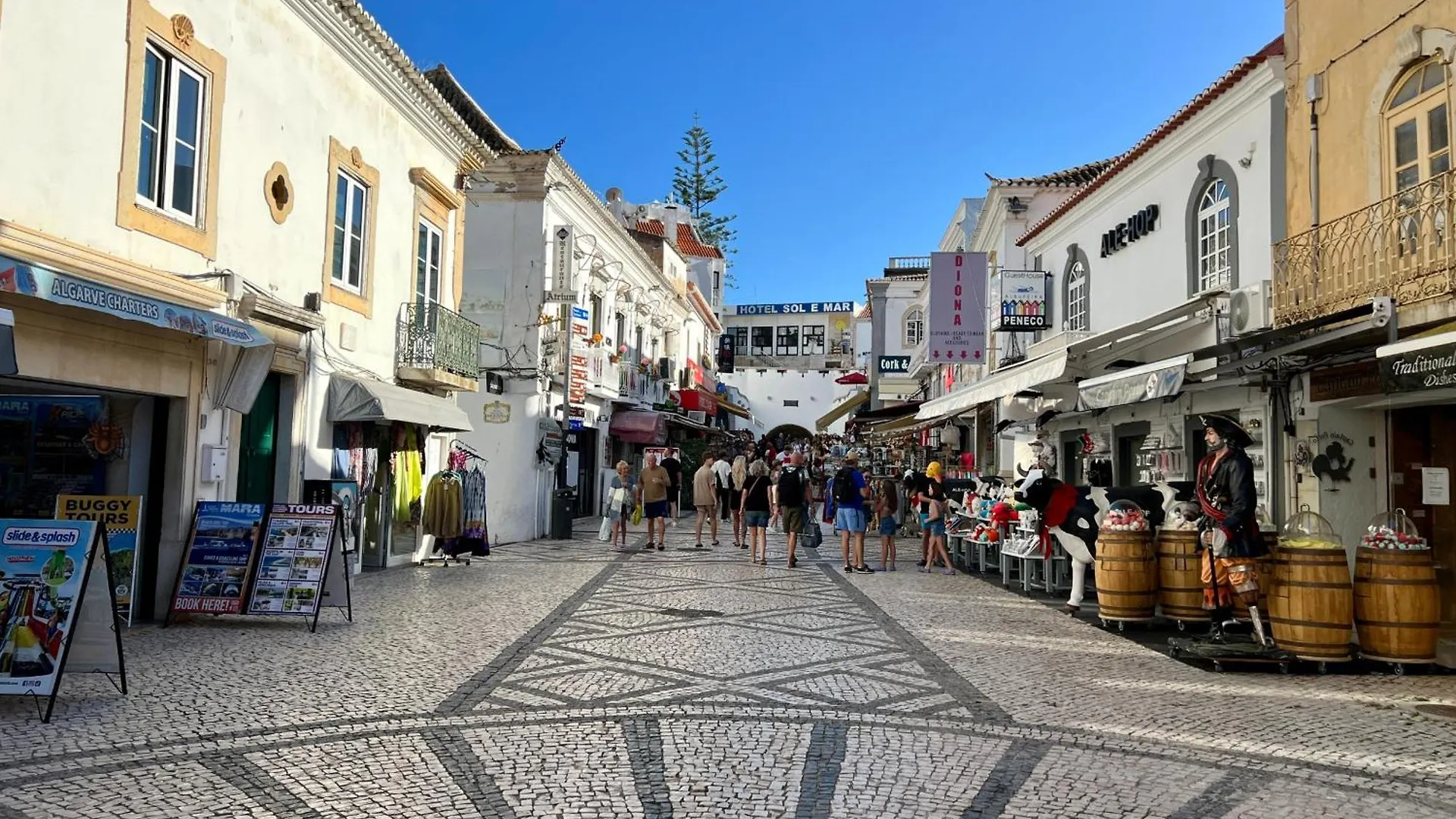 Appartamento Cosy 1-Br Central Apt In Albufeira Old Town - Steps From The Sea & Amenities 0*,  Portogallo