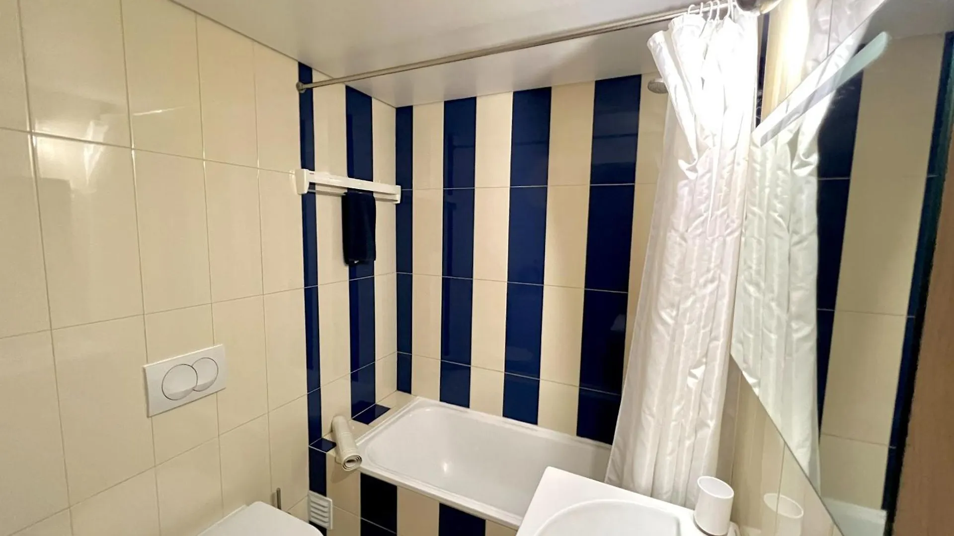 Cosy 1-Br Central Apt In Albufeira Old Town - Steps From The Sea & Amenities Apartment