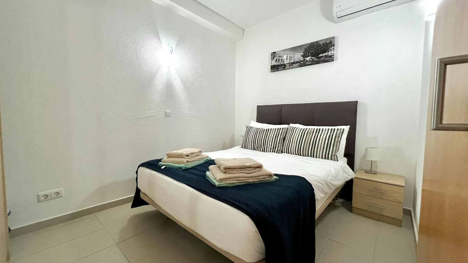 Cosy 1-Br Central Apt In Albufeira Old Town - Steps From The Sea & Amenities Apartment