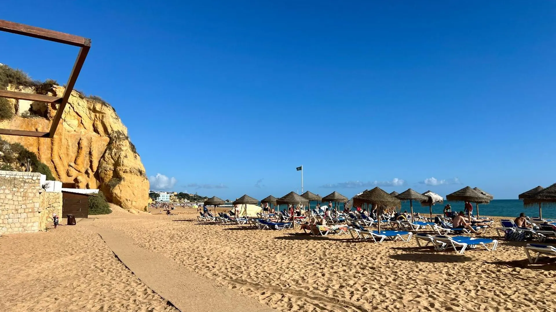 Cosy 1-Br Central Apt In Albufeira Old Town - Steps From The Sea & Amenities Apartment